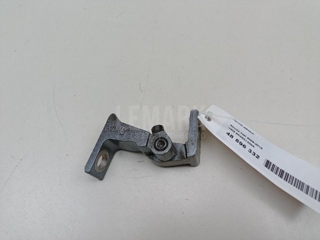 Петля двери