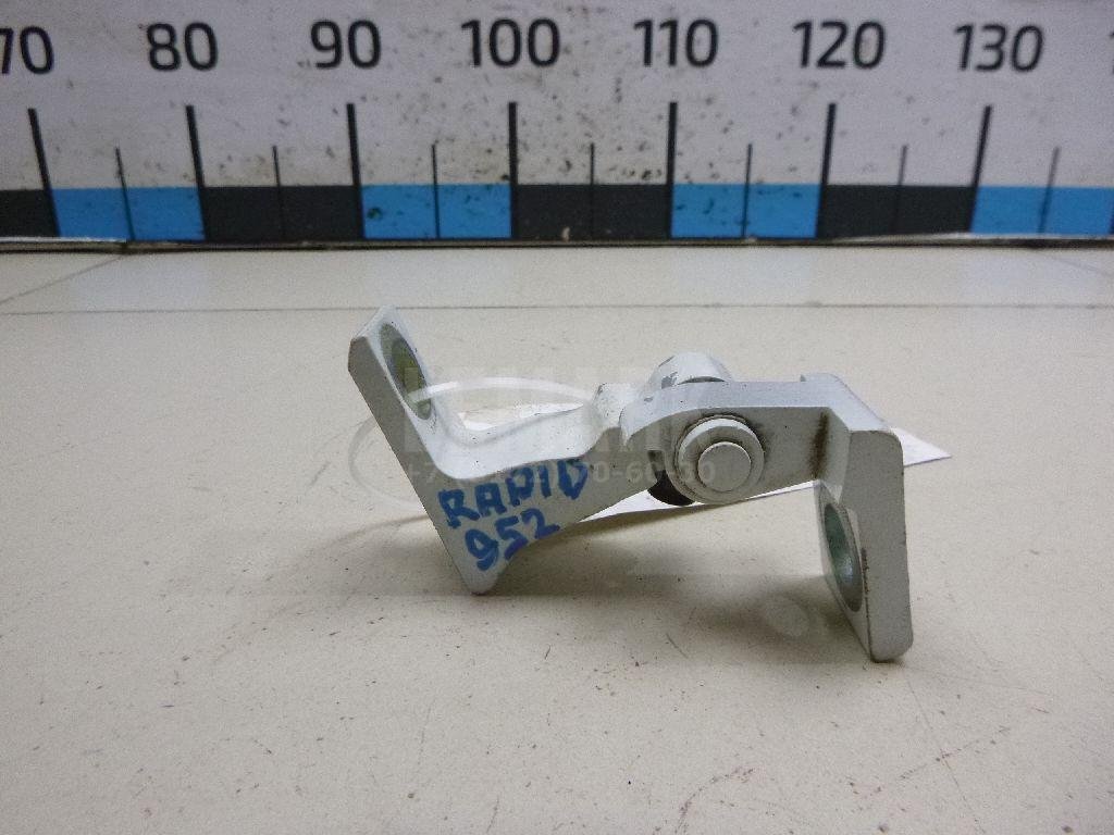 Петля двери