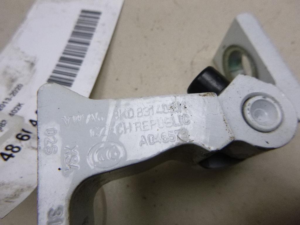 Петля двери