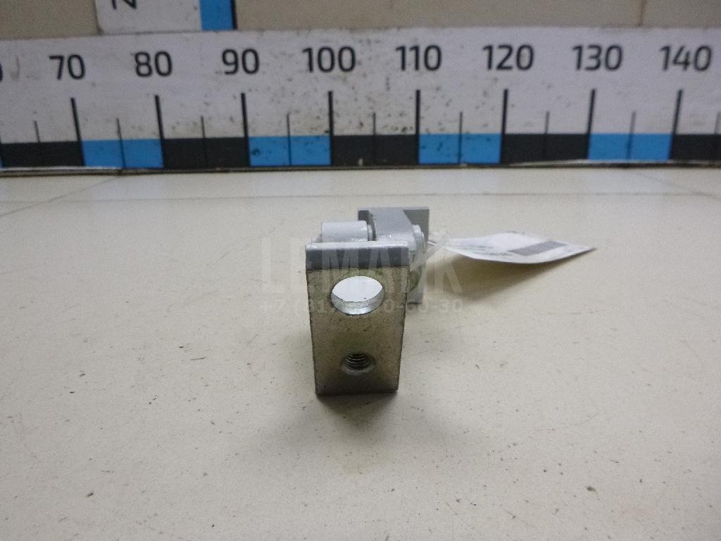 Петля двери