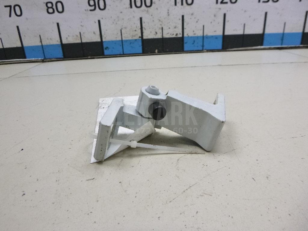 Петля двери