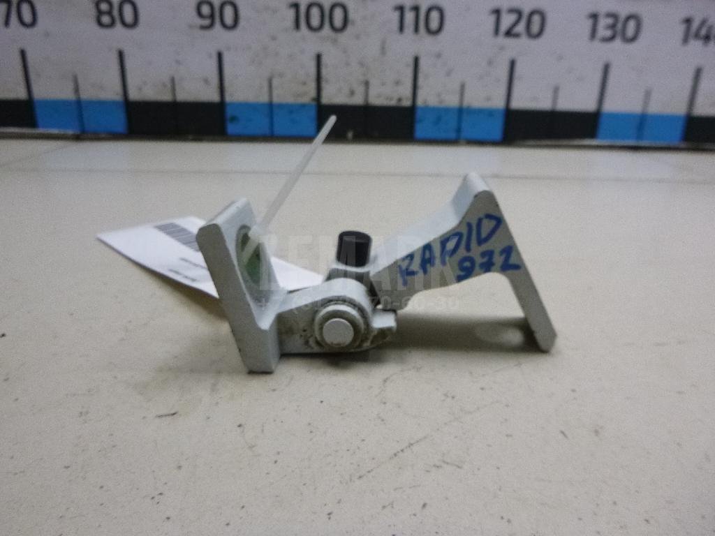 Петля двери