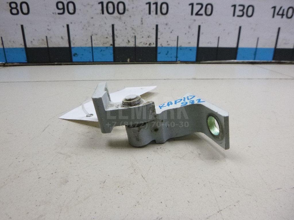 Петля двери