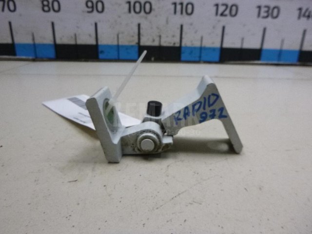 Петля двери