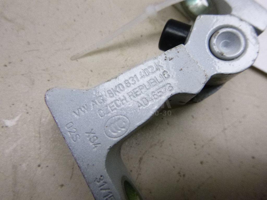 Петля двери