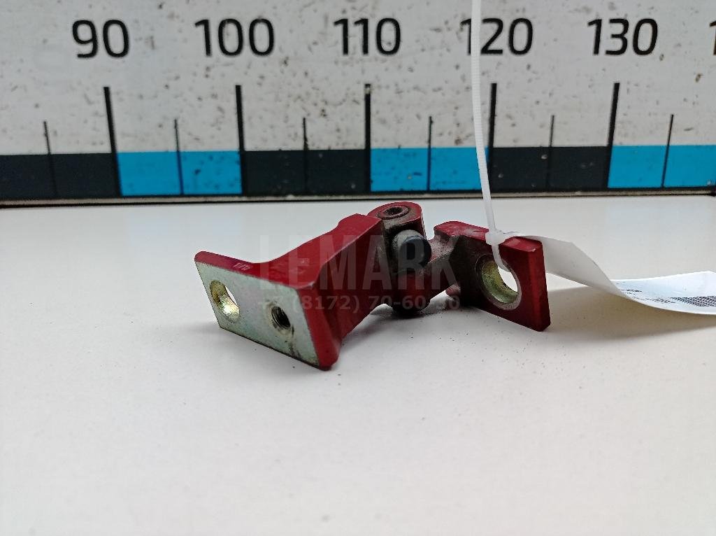 Петля двери