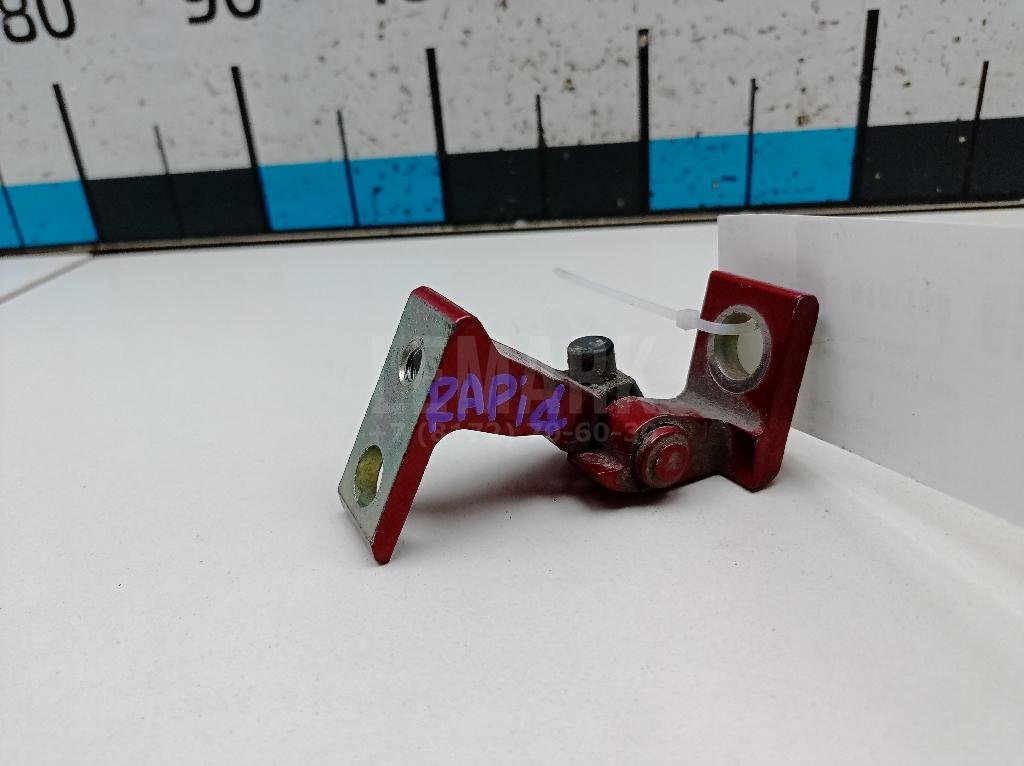 Петля двери