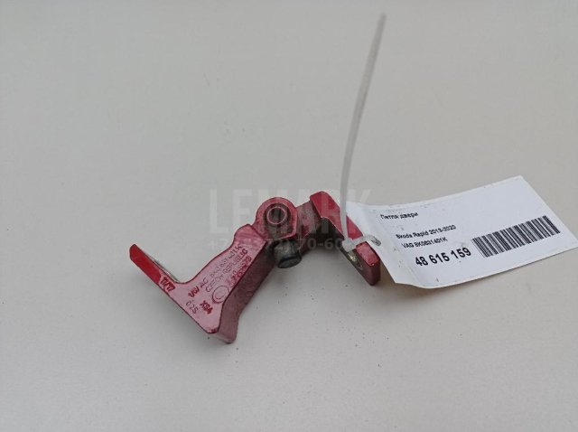 Петля двери