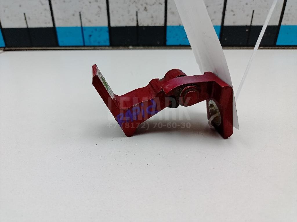 Петля двери