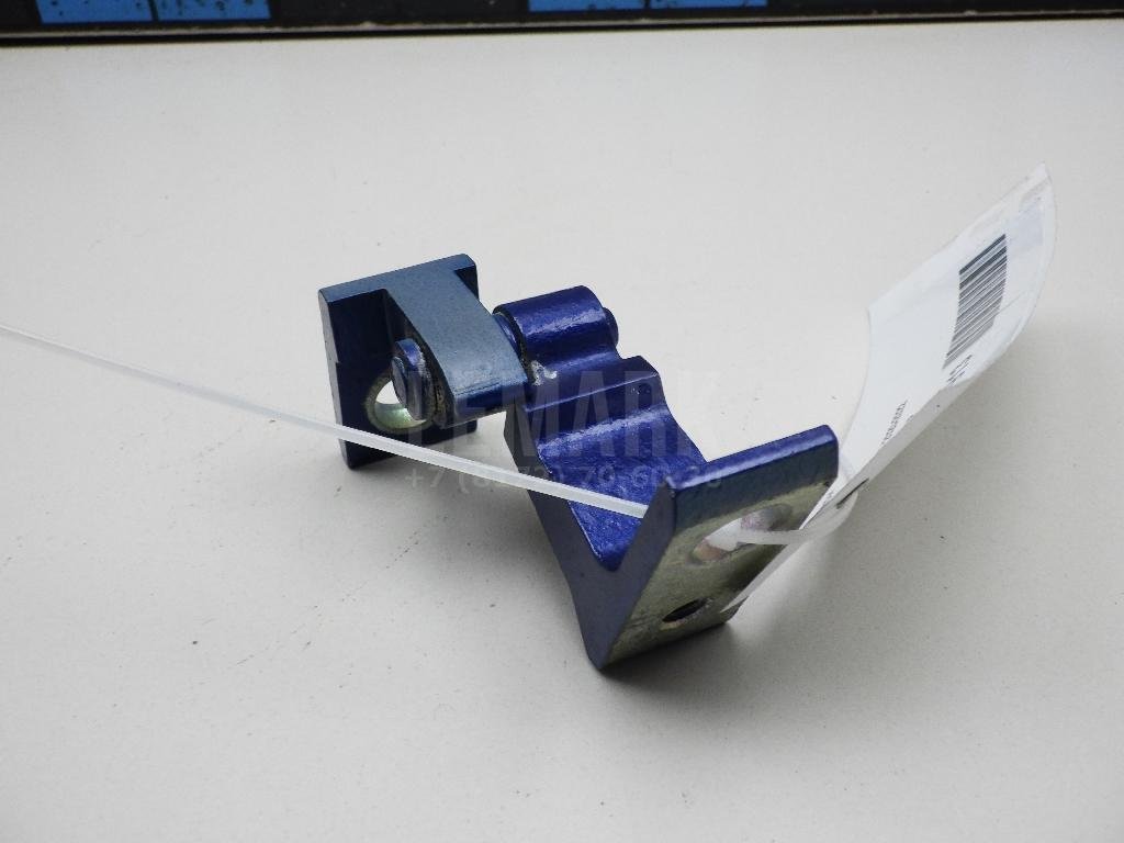 Петля двери