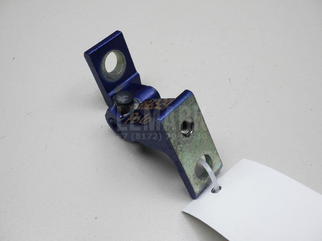 Петля двери