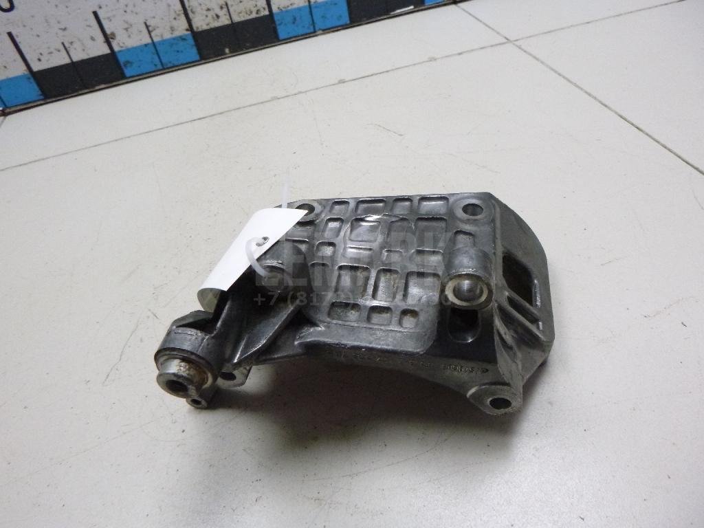 Кронштейн генератора