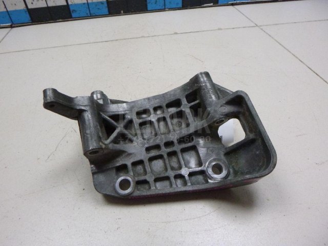 Кронштейн генератора