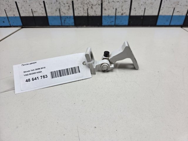 Петля двери