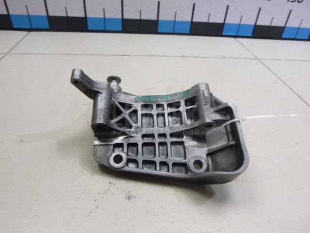 Кронштейн генератора