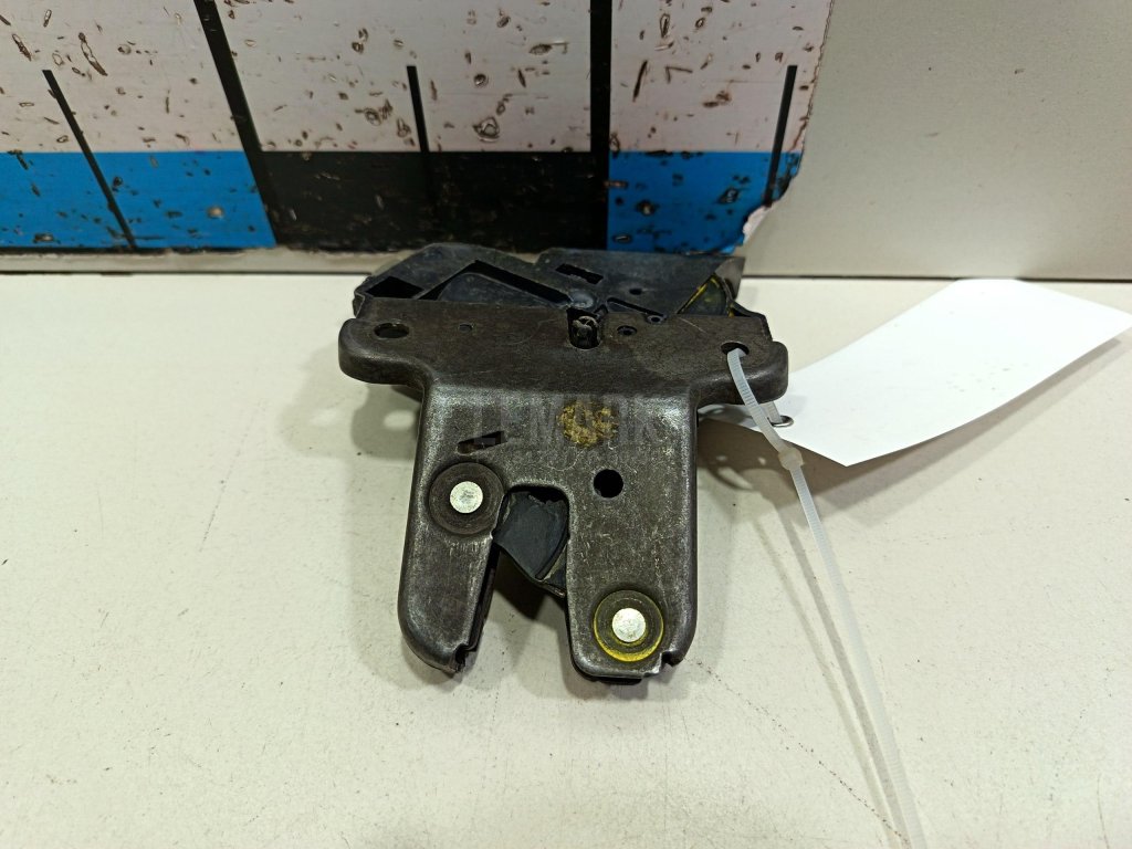 Замок багажника