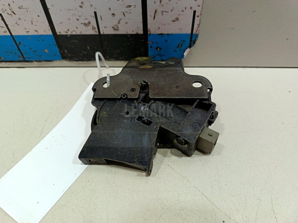 Замок багажника