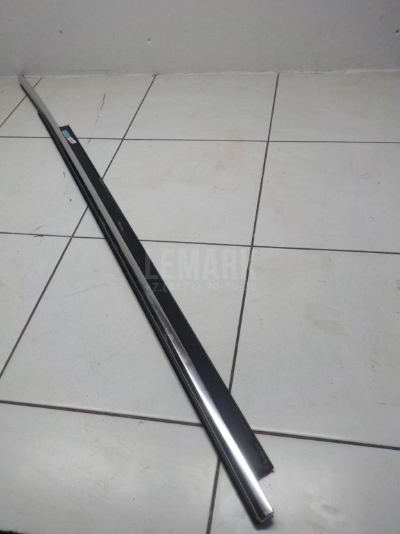 Накладка стекла переднего правого