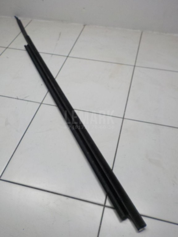 Накладка стекла переднего правого