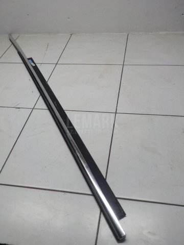 Накладка стекла переднего правого