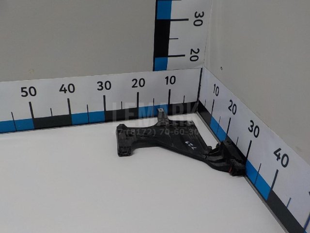 Кронштейн фар правый