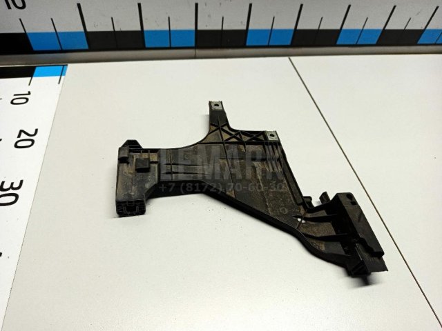 Кронштейн фар правый