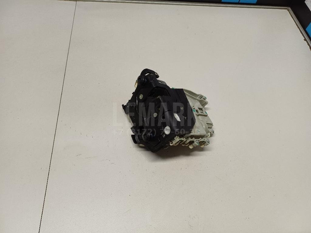 Замок двери передней правой