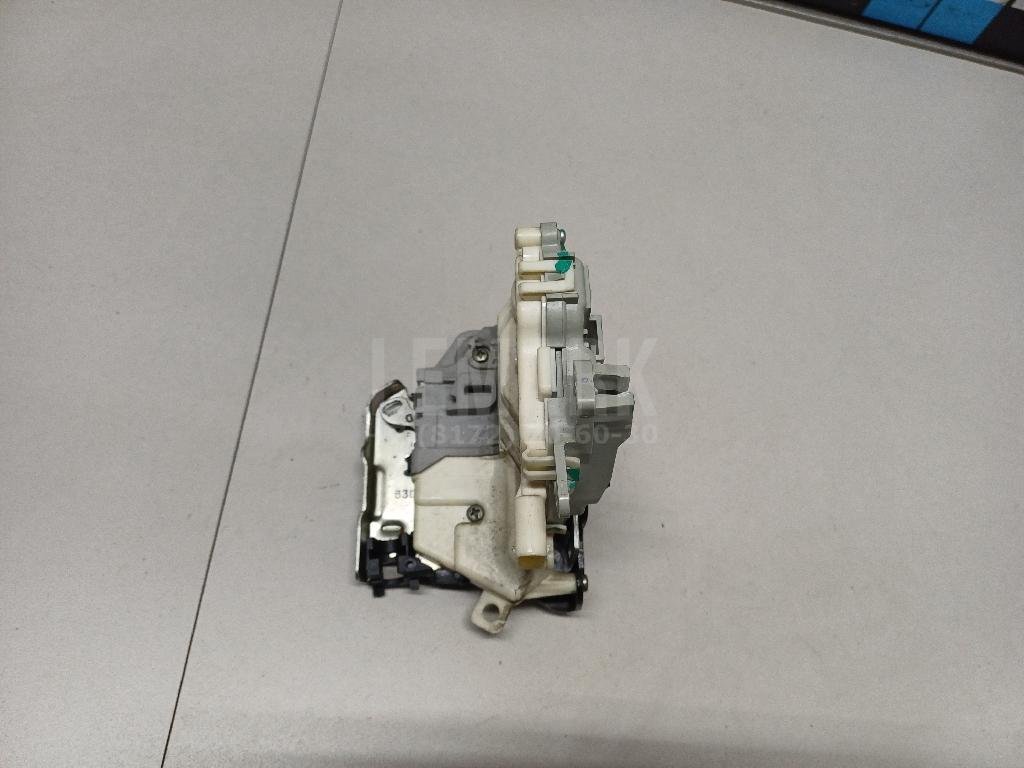 Замок двери передней правой