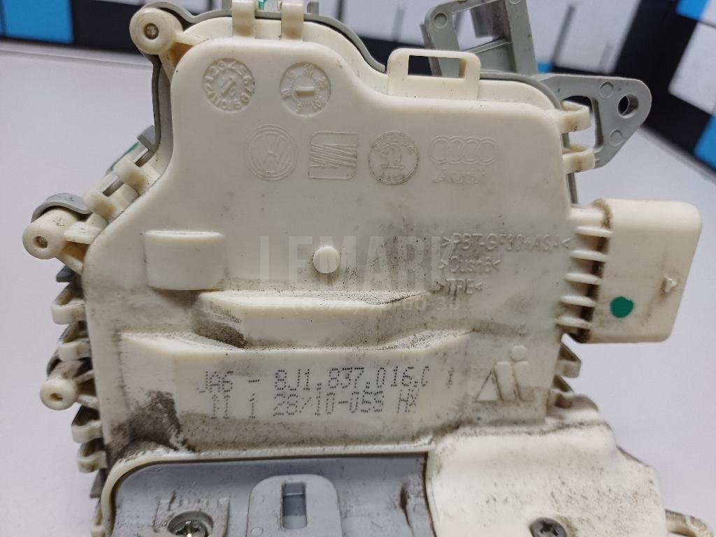 Замок двери передней правой