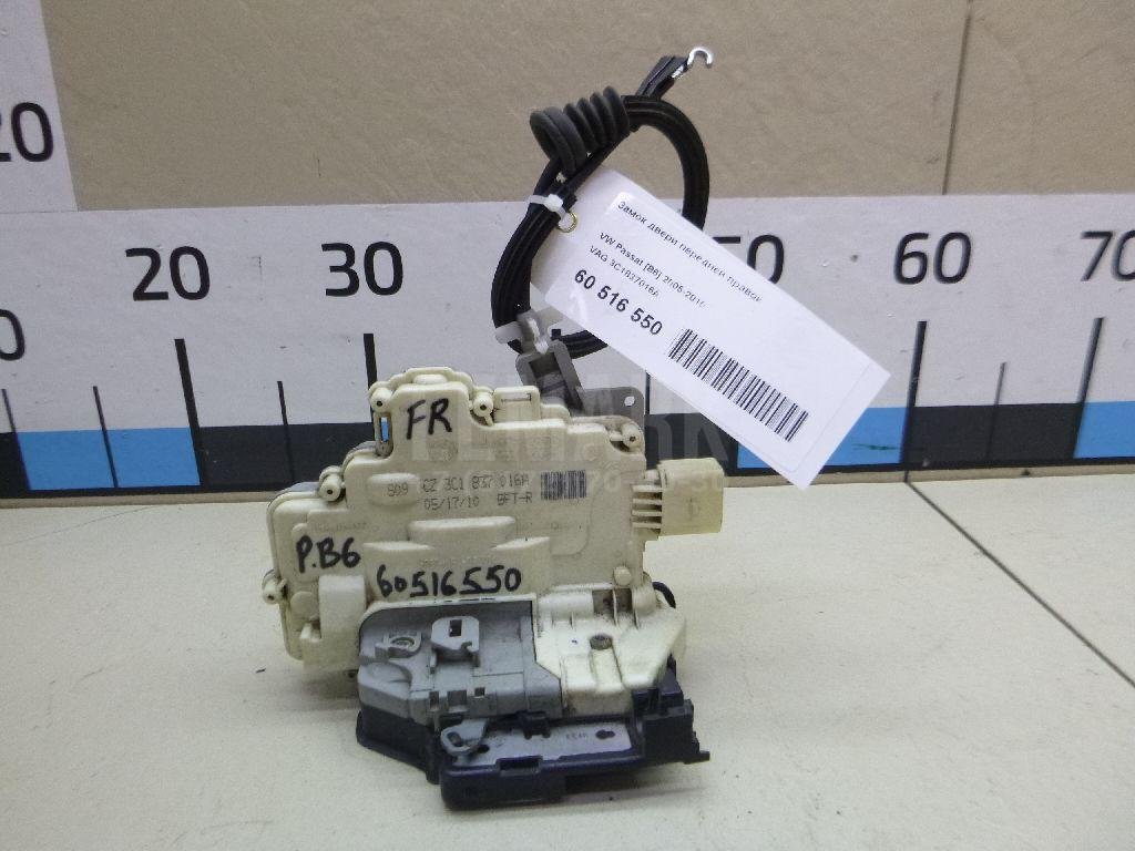 Замок двери передней правой