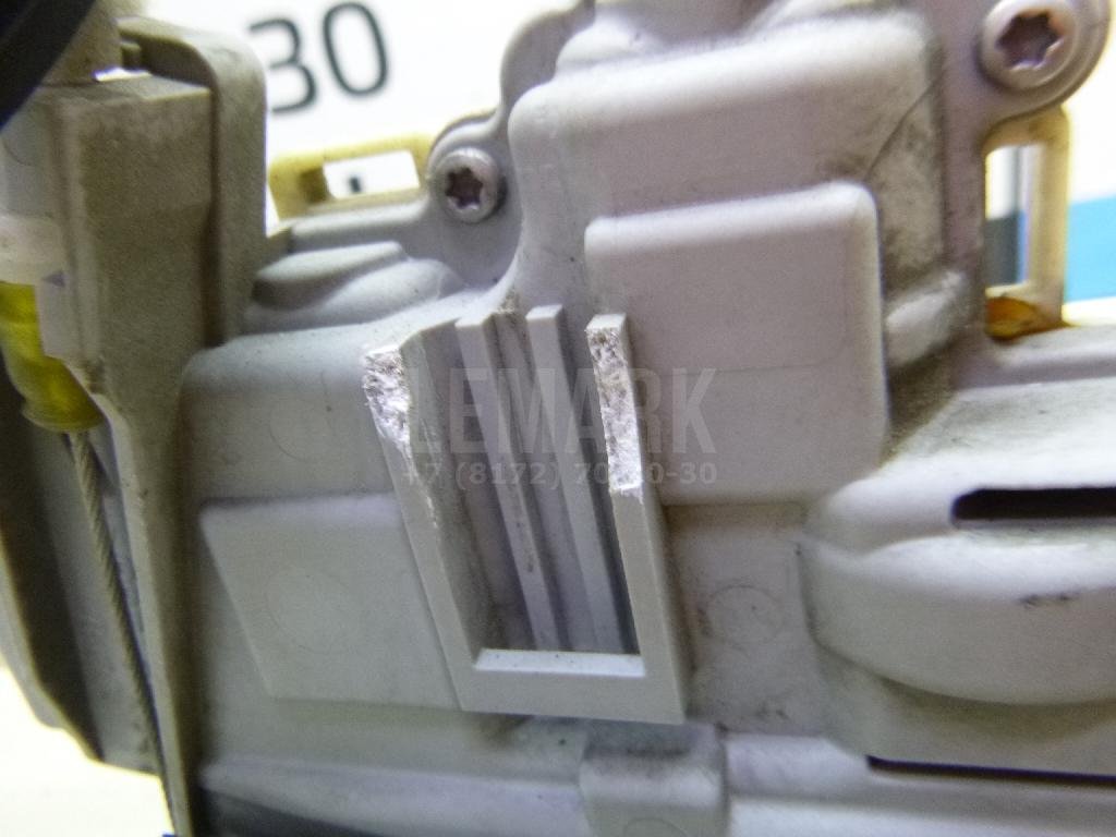 Замок двери передней правой