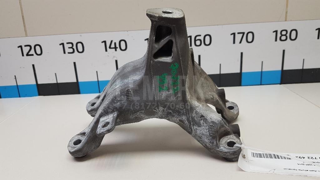 Кронштейн двигателя правый