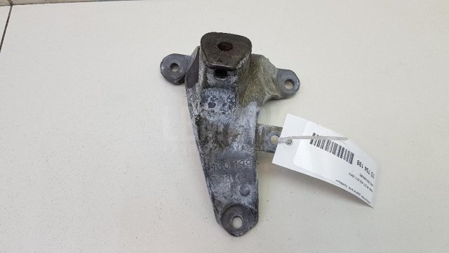 Кронштейн двигателя правый