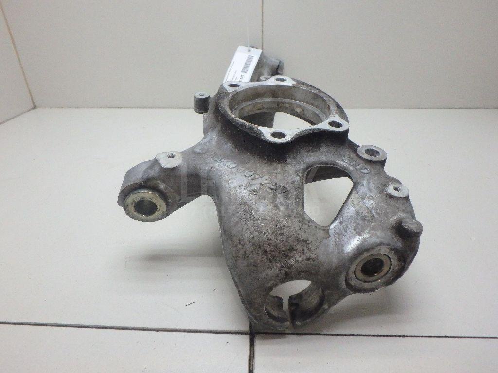 Кулак поворотный передний левый