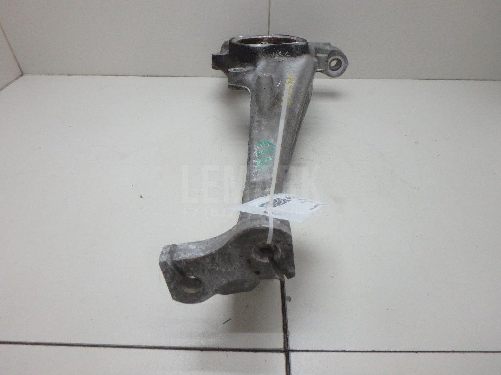 Кулак поворотный передний левый