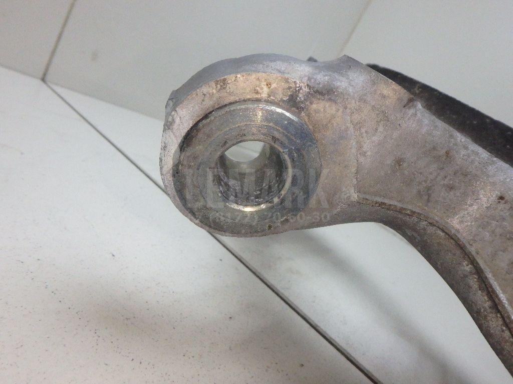 Кулак поворотный передний левый