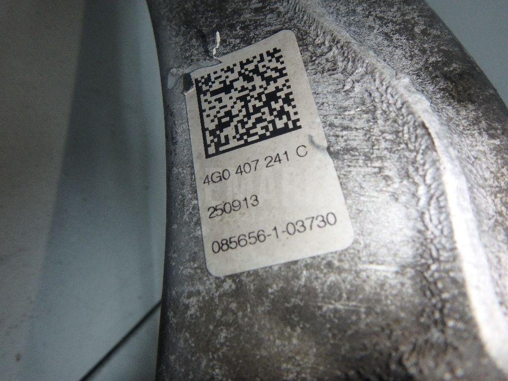 Кулак поворотный передний левый