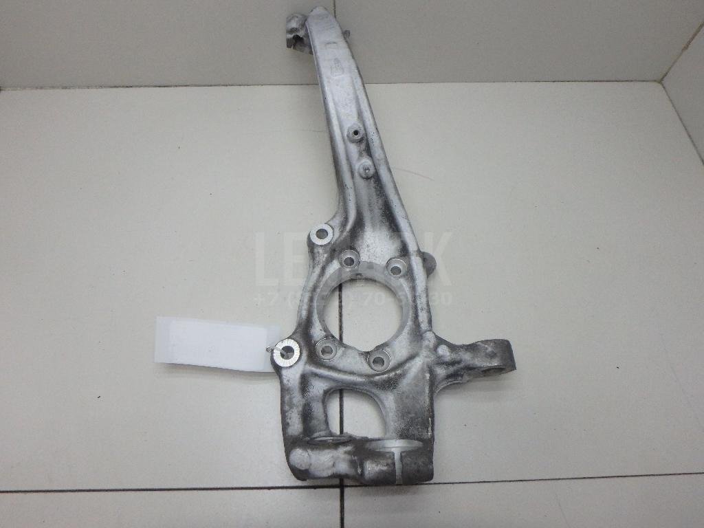 Кулак поворотный передний левый