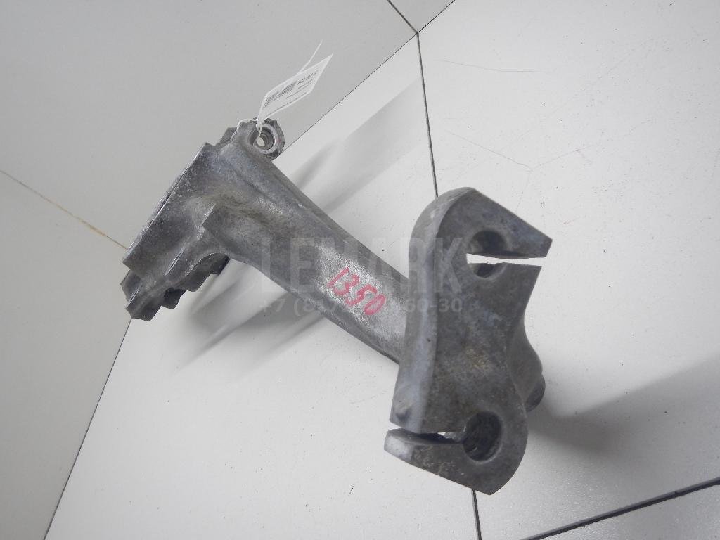 Кулак поворотный передний левый