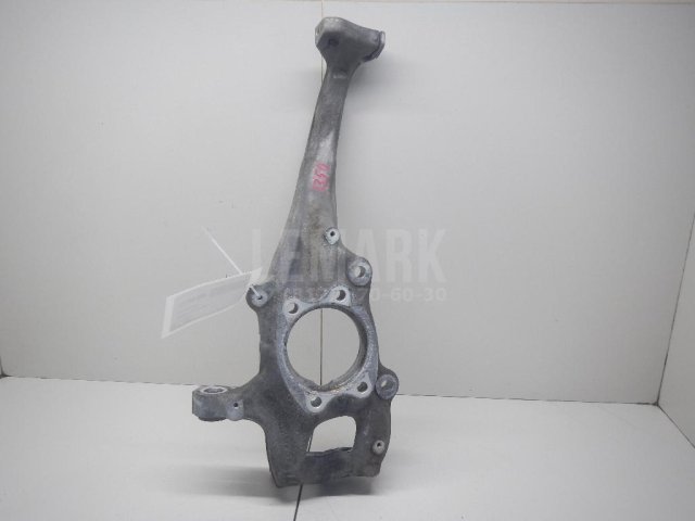 Кулак поворотный передний левый