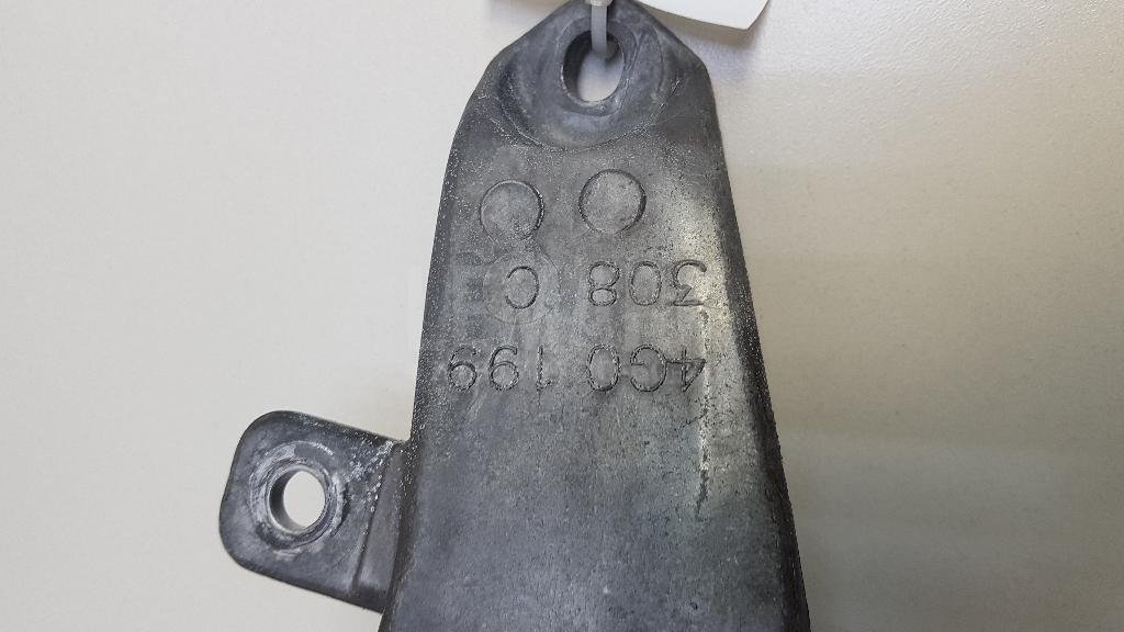 Кронштейн двигателя правый