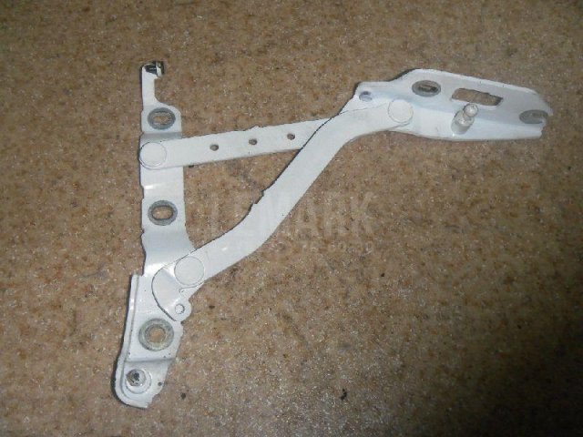 Петля крышки багажника