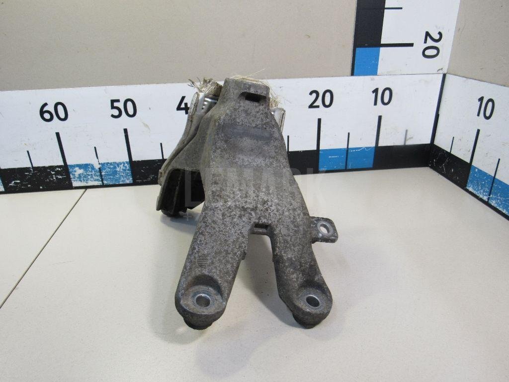 Кронштейн двигателя правый