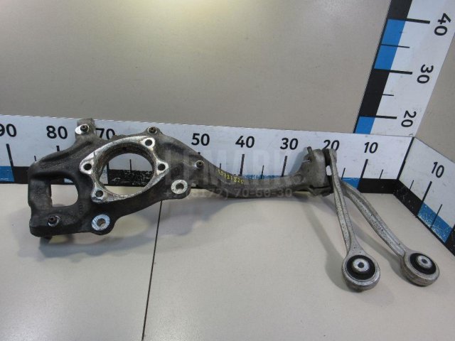 Кулак поворотный передний левый