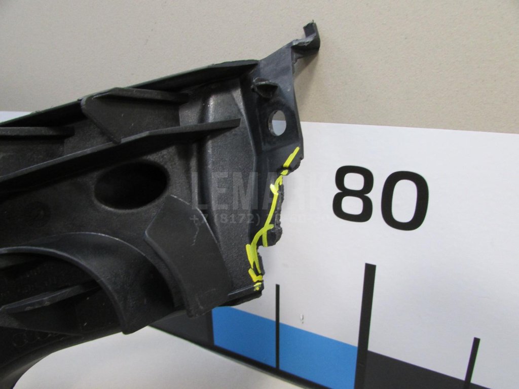 Кронштейн крепления фары