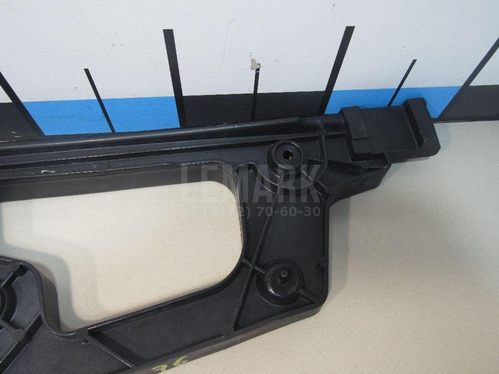 Направляющая заднего бампера правая