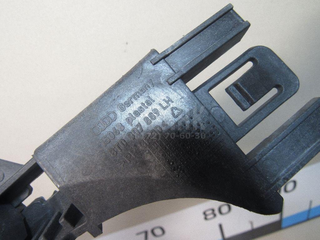 Направляющая заднего бампера левая