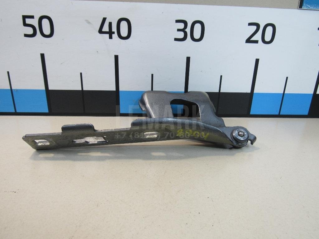 Петля капота левая