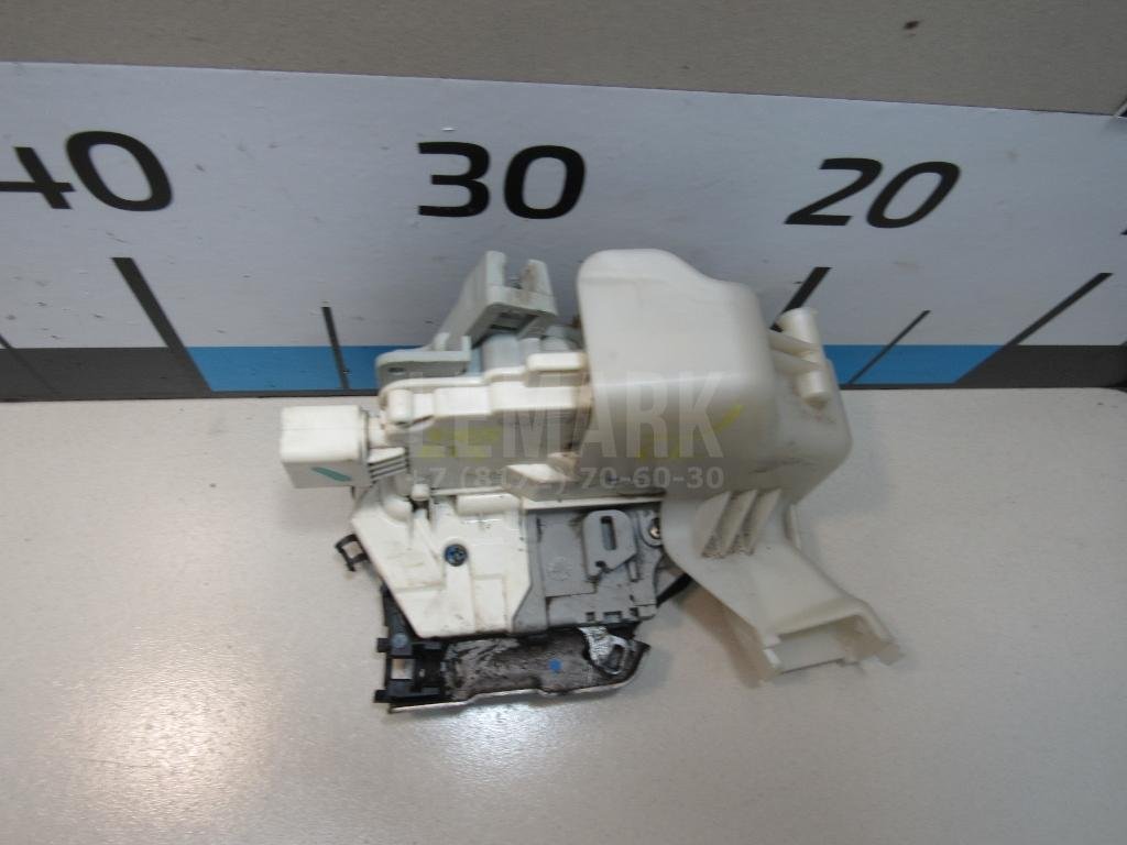 Замок двери передней левой