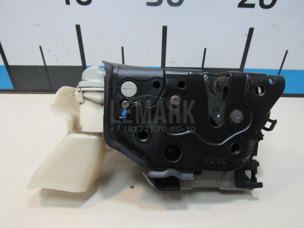 Замок двери передней левой